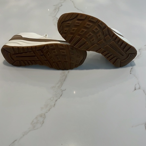 CUSHIONAIRE Women's Score lace up Sneaker +Comfort Foam - Picture 9 of 12